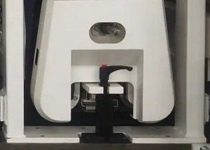 Beaver WT-KRC 1300  Утюжок  Обеспечивает высокое качество обработанной поверхности  Установлен на втором узле после обрезиненного вала  Для обслуживания удобно выдвигается из станка 